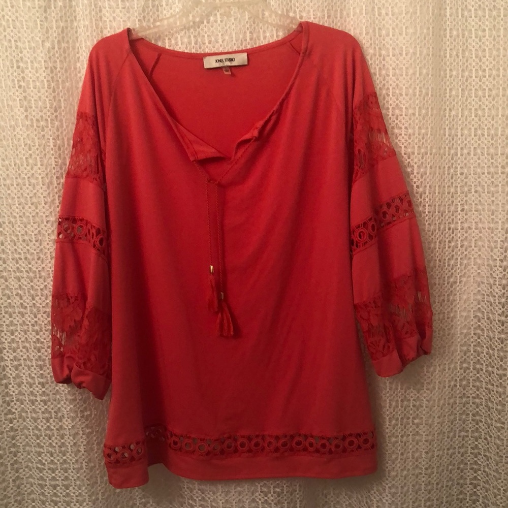 Jones‎ Studio long sleeve top w/ cut out design on sleeves/bottom.
